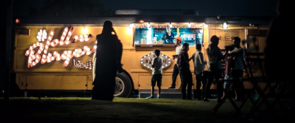 food-truck-on-outdoor-movie-night